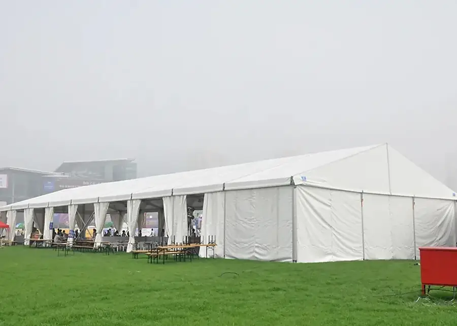 Carpa estructural instalada para un evento