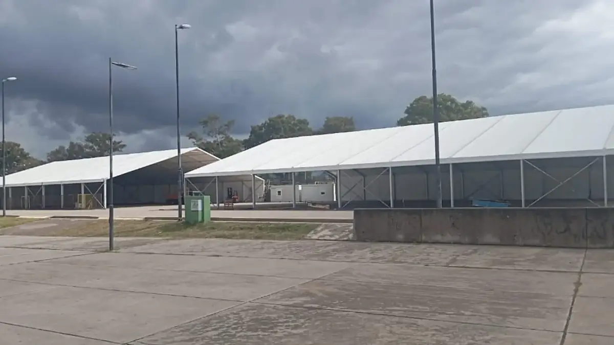 Carpa cerrada de gran porte para uso industrial